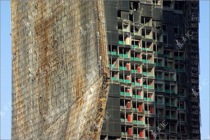 Здание Центрального телевидения в Пекине после пожара (16 фото)