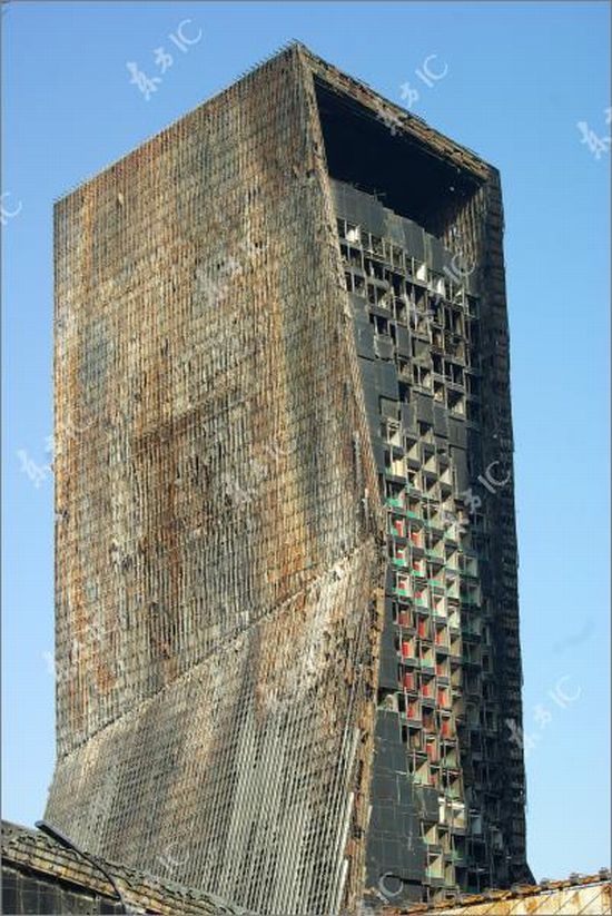 Здание Центрального телевидения в Пекине после пожара (16 фото)