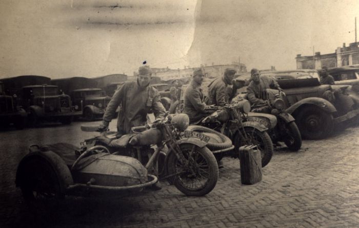 Старые мотоциклы (16 фото)