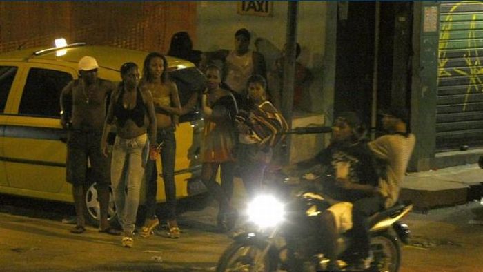Мрачная сторона Рио де Жанейро (12 фото)