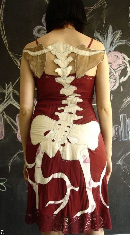 Анатомические платья (6 фото)