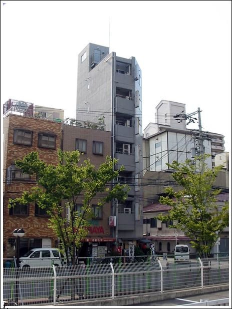 Узкие здания в Японии (22 фото)