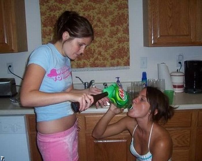 Девушки пьют пиво (51 фото)