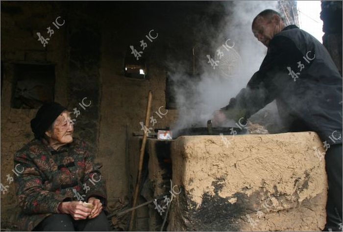 Китайская женщина с рогом (9 фото)