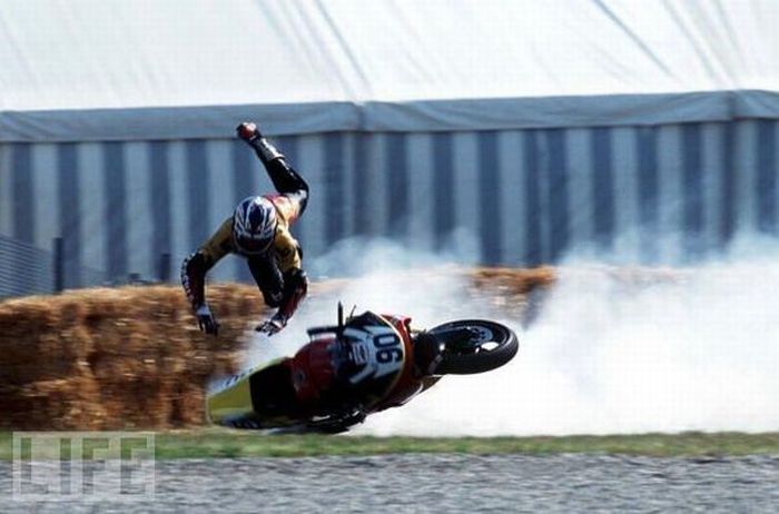 Аварии на мотоциклах (26 фото)