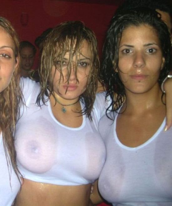 Девушки в мокрых футболках (51 фото) НЮ