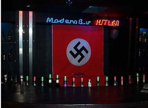 Гитлер-рестораны в Азии (11 фото)