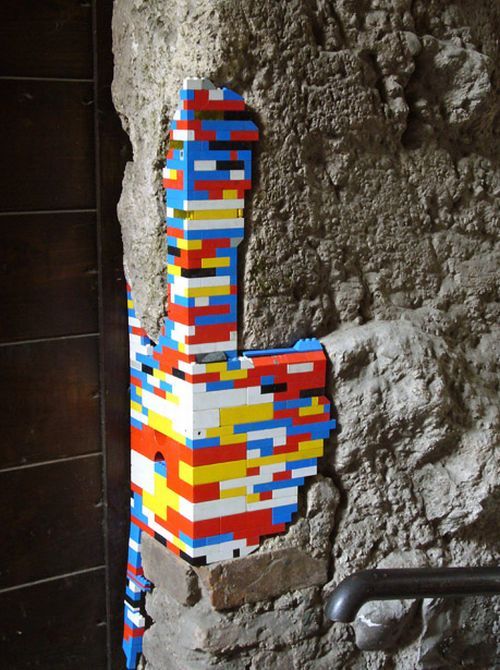 Ремонт с помощью Lego (12 фото)