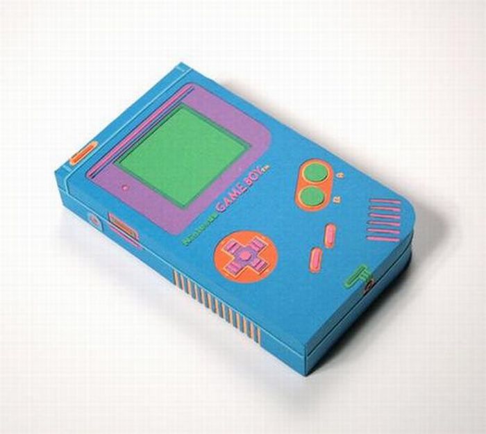 Nintendo Gameboy из бумаги (15 фото)