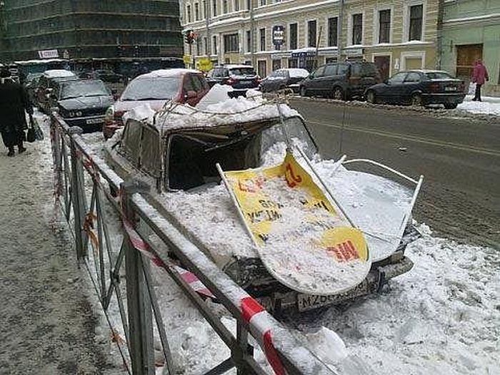 Машины, убитые снегом (12 фото)