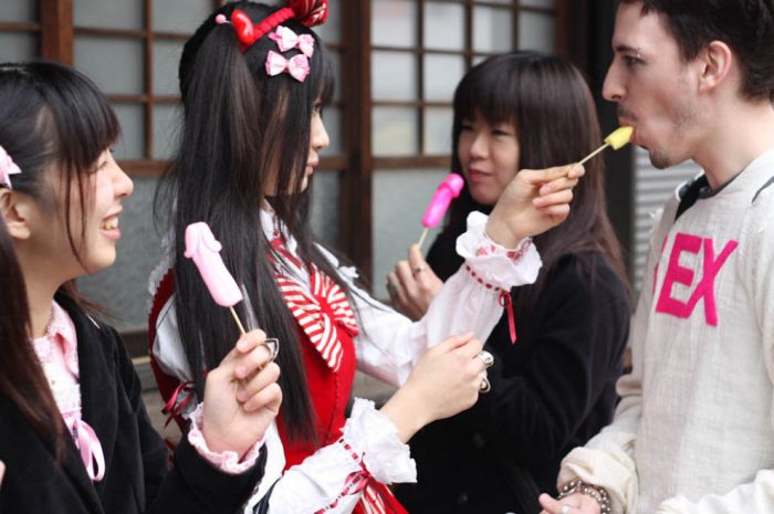Японский фестиваль пенисов (18 фото)