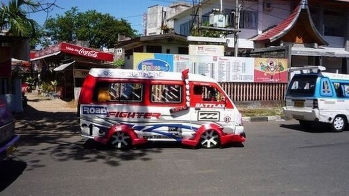 Необычные автомобили в Индонезии (28 фото)