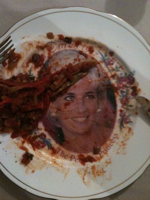 Ужин с Дианой - самый глупый сайт в мире? (33 фото)