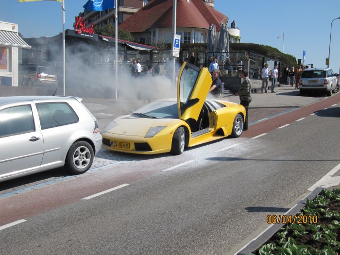 Сгоревший Lamborghini (13 фото)