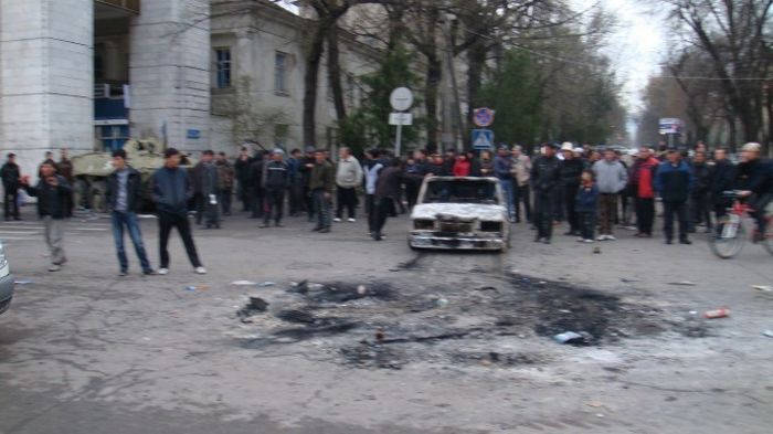 Бишкек после нашествия мародеров (68 фото)