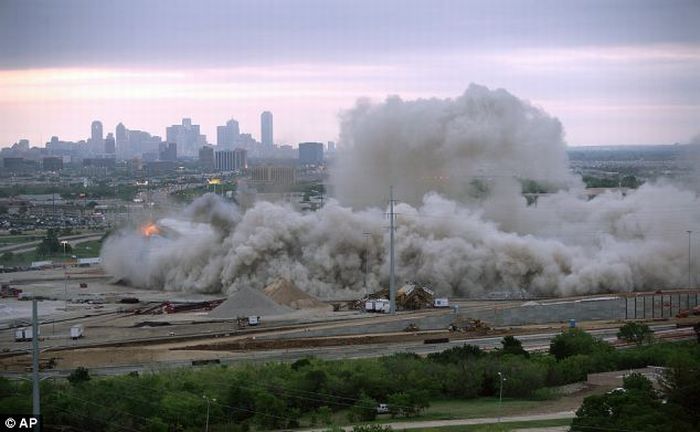 Разрушение стадиона в Техасе (10 фото + видео)