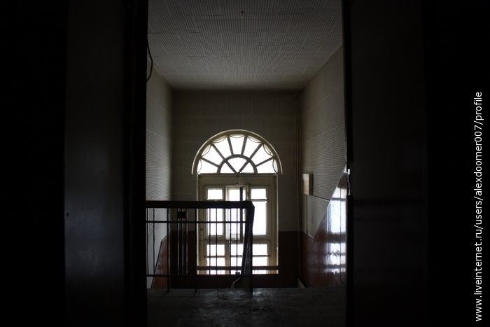 Заброшенное здание прокуратуры (18 фото)