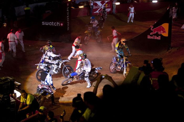Шоу "Red Bull X-Fighters 2010" (21 фото)