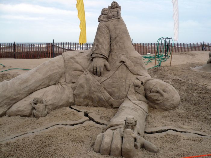 Лучшие скульптуры из песка (32 фото)