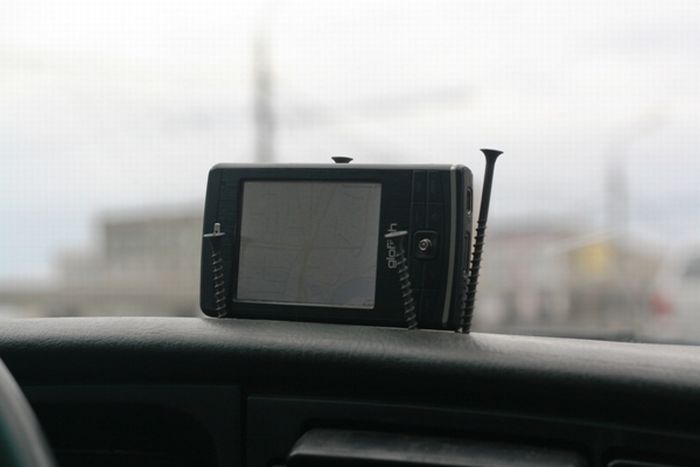 Бюджетный автомобильный держатель для мобильного телефона (2 фото)