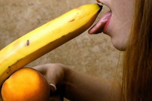 Девушки и бананы (18 фото)