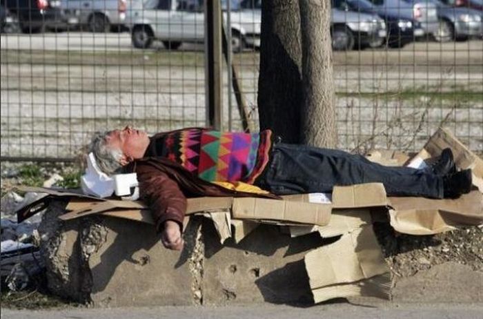 Люди могут спать везде (40 фото)