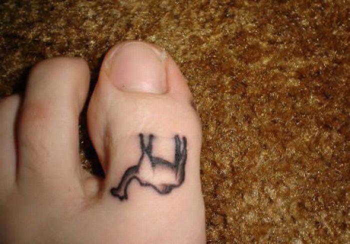 предлагаю вам посмотреть на забавные татуировки на ногах. забавными татуиро...