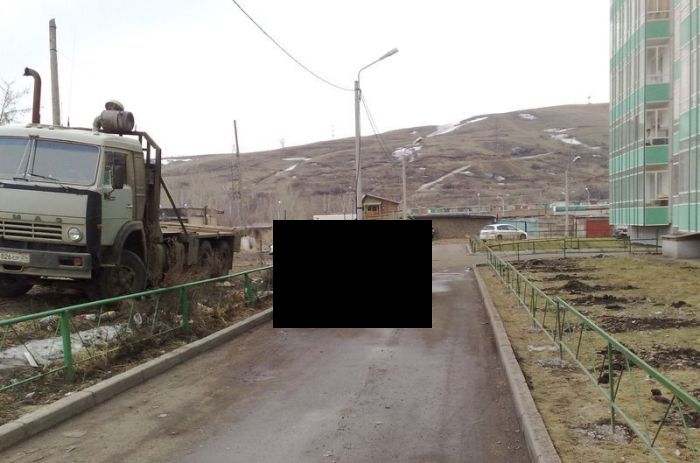 Он мешал вывозу мусора (3 фото)