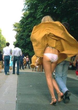 Почему девушки в юбках не любят ветер (60 фото)