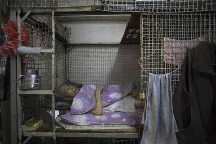 Жизнь бездомных в Гонг-Конге (18 фото)