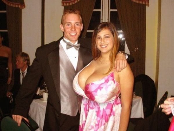 Девушки с огромной грудью (40 фото)