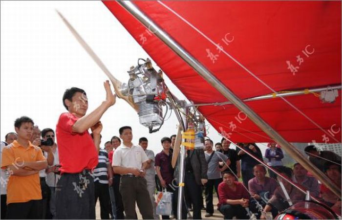 Китайский фермер построил самолет (35 фото)