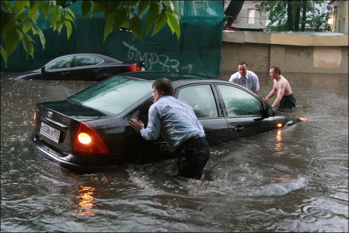 Вчерашний потоп в Москве (14 фото)