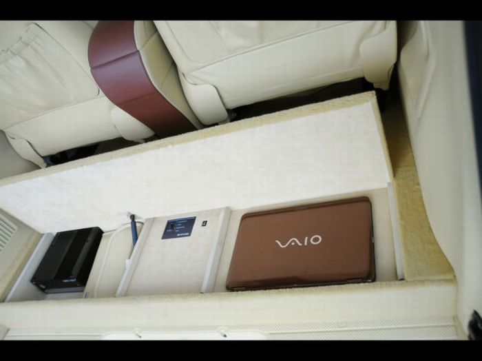 Brabus Mercedes-Benz Viano Lounge - минивэн для богатых (18 фото)