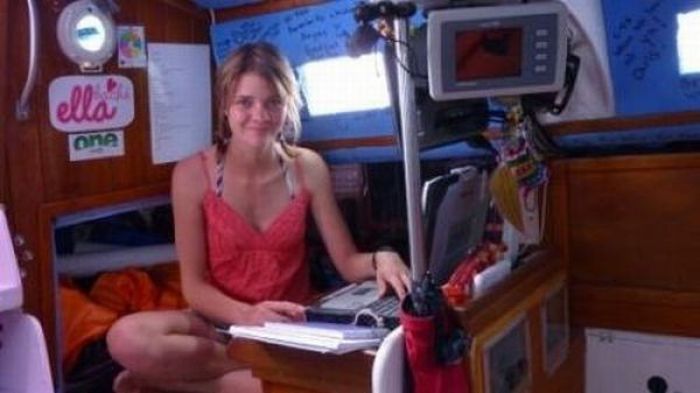 16-летняя девочка и ее розовая лодка (44 фото)