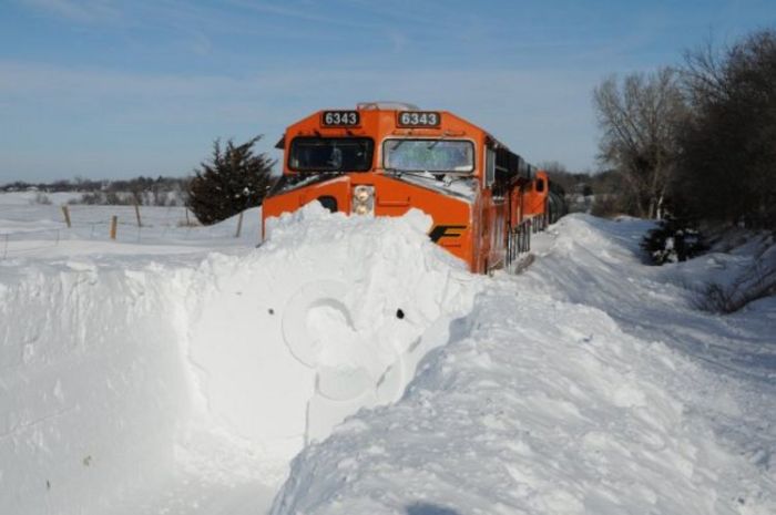 Поезд для очистки снега (27 фото)