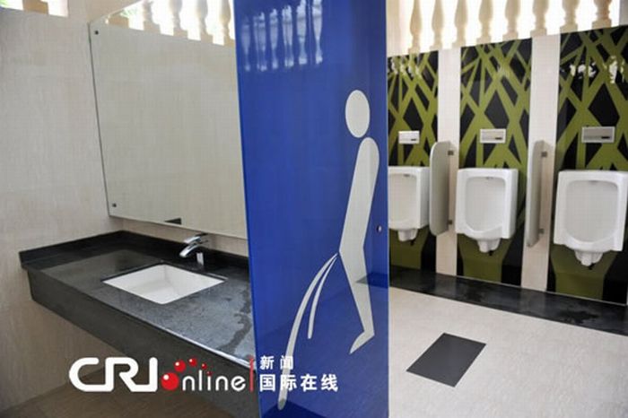 Самый крутой туалет Китая (6 фото)