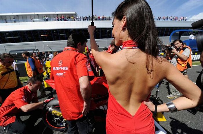 Красивые девушки с гонок Формулы 1 (59 фото)