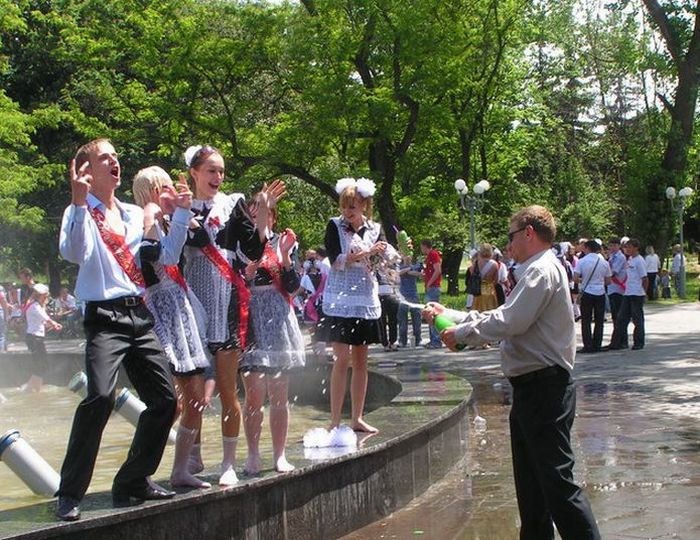 Выпускники и выпускницы 2009 (97 фото)
