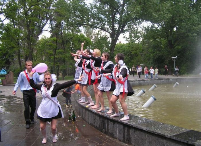 Фото выпускницы в фонтане