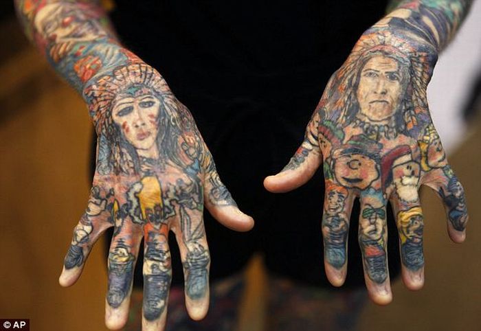 Самая татуированная женщина в мире (9 фото)
