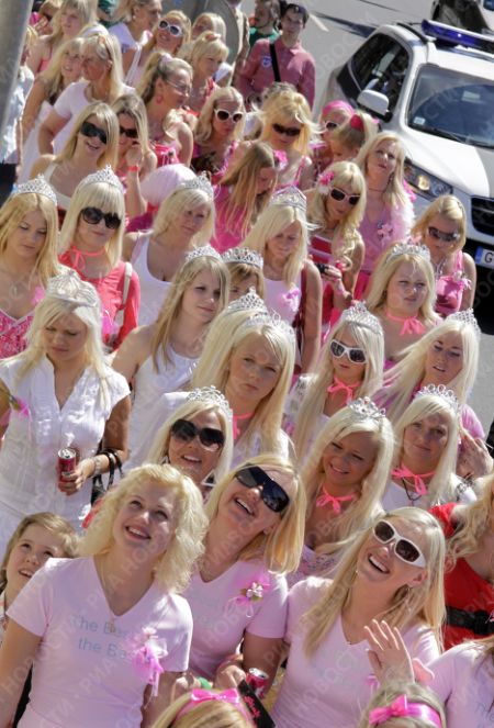 Парад блондинок в Риге (26 фото)