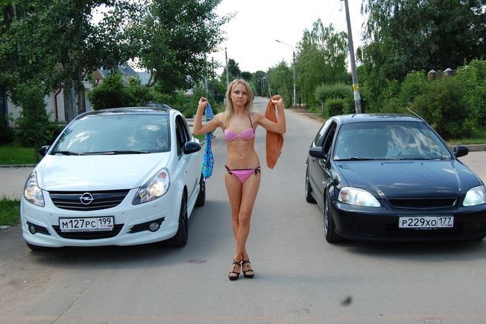 Наши девушки и их автомобили (28 фото)