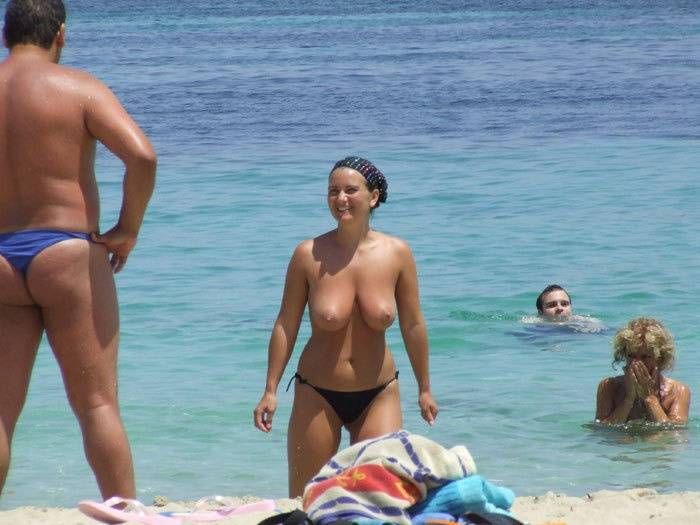 Девушки с испанских пляжей (48 фото) НЮ