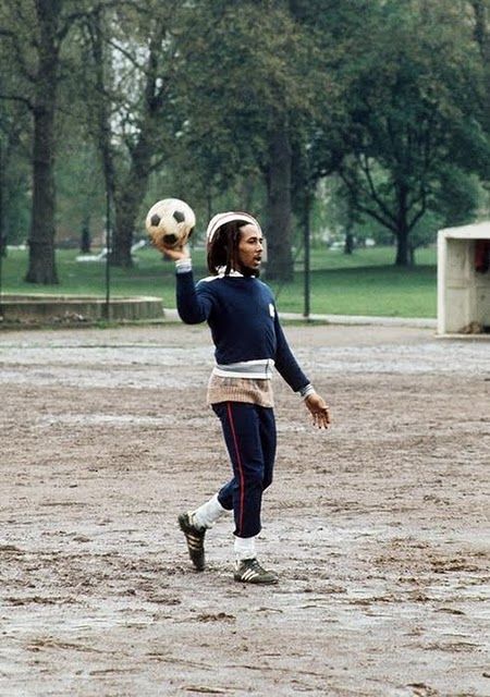 Боб Марли - любитель футбола (13 фото)