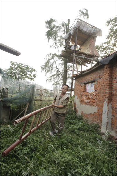 Китайский фермер воюет с государством с помощью самодельной пушки (16 фото)
