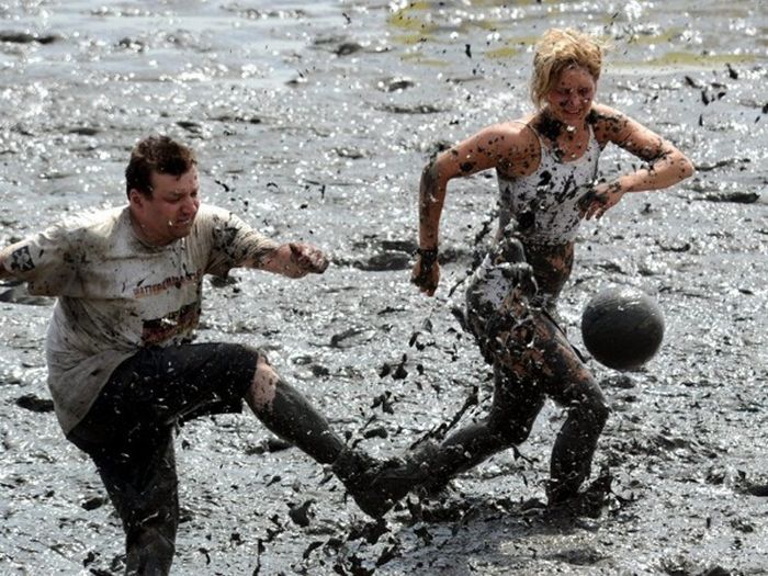 Немецкие олимпийские игры в грязи (9 фото)