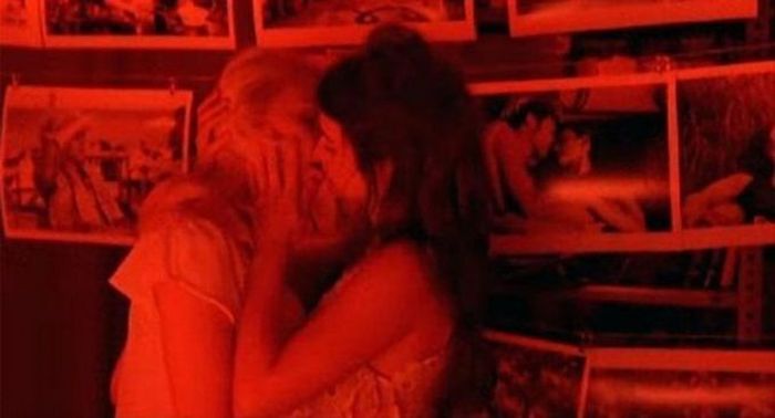 Самые известные лесбийские поцелуи (44 фото)