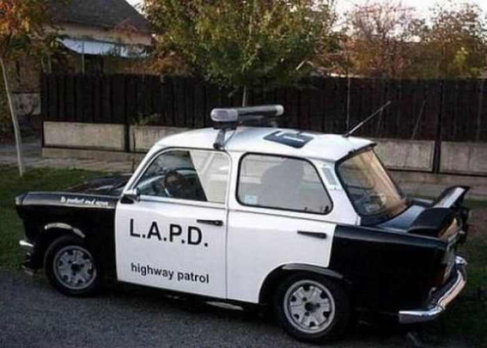 Необычные полицейские автомобили (27 фото)