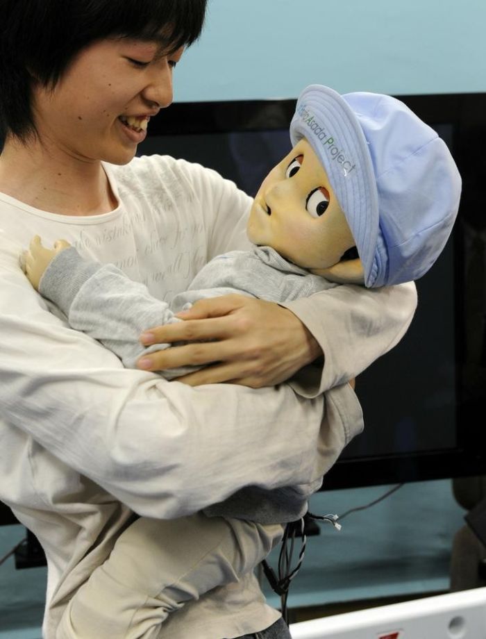 Робот-ребенок из Японии (7 фото)